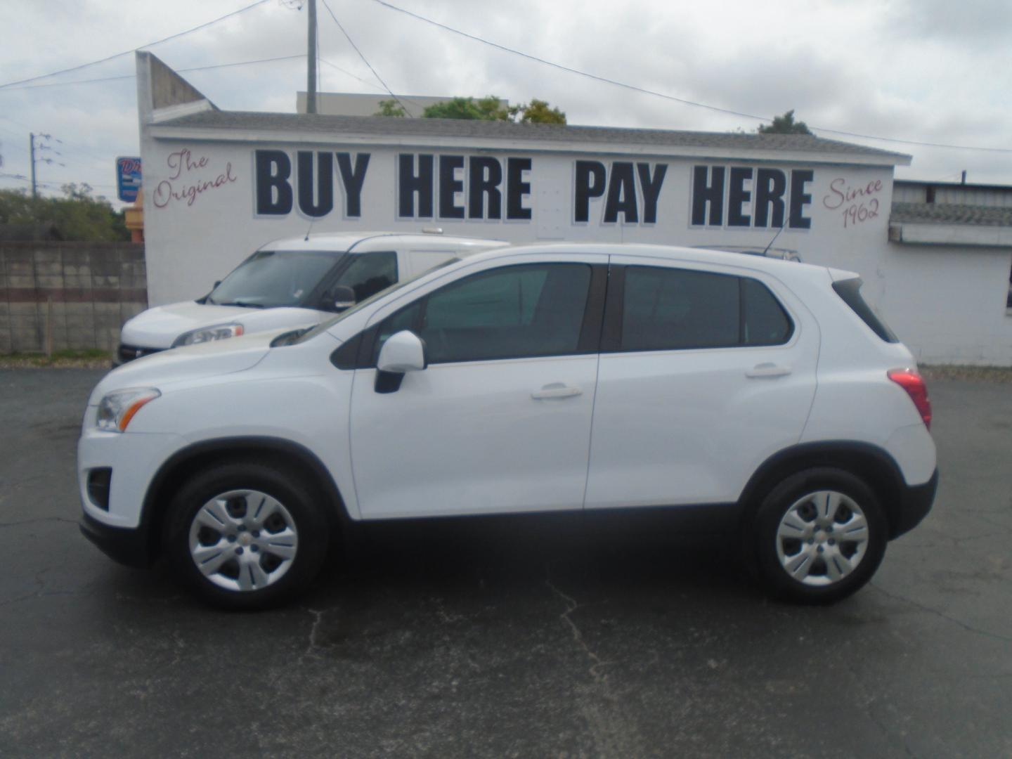 2015 White Chevrolet Trax LS FWD (KL7CJKSB7FB) with an 4-Cyl, Turbo, 1.4 Liter engine, Automatic, 6-Spd transmission, located at 6112 N Florida Avenue, Tampa, FL, 33604, (888) 521-5131, 27.954929, -82.459534 - Photo#0